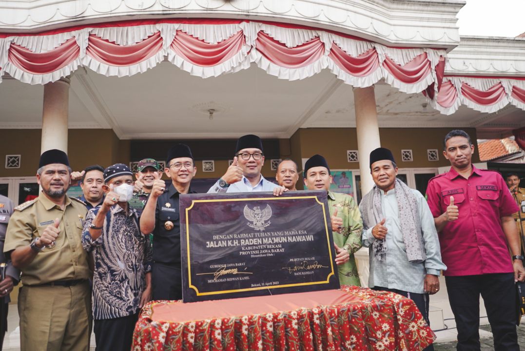 Peresmian nama Jalan KH R Ma'mun Nawawi oleh Gubernur Jawa Barat Ridwan Kamil dan Pj Bupati Bekasi Dani Ramdan.