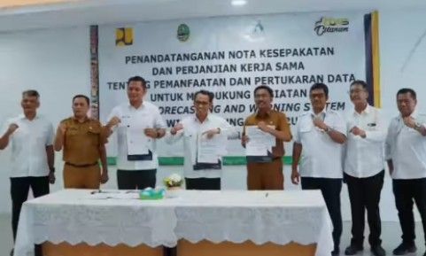 Penandatanganan Nota Kesepakatan dan kerjasama Pemanfaatan dan Pertukaran Data Flood Forecasting Warning System (FFWS), Dinas SDA Jabar dengan BBWS Citarum, dilakukan di Kantor BBWS Citarum, Selasa 30/10.
