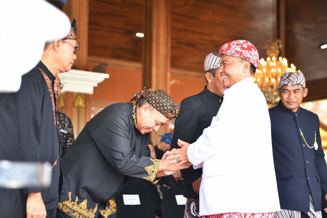 Sekda Jabar Herman Suryatman Menghadiri Upacara Peringatan Hari Jadi Sumedang ke-447 tahun 2025 di Lapangan Upacara PPS, Kabupaten Sumedang, Senin (21/4/2025).