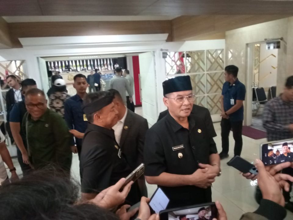 Wagub Jabar Erwan Setiawan saat wawancar.dengan awak media seusai Rapat Paripurna Gedung DPRD Jabar, Rabu 13 Agustus 2024