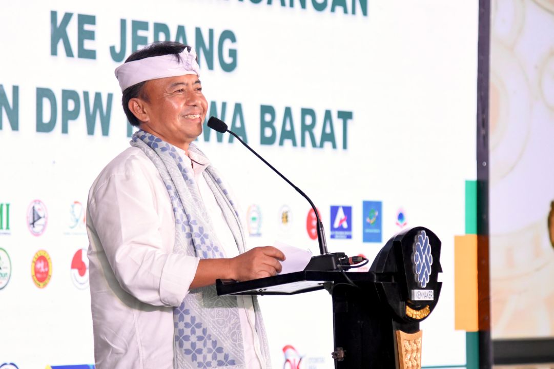 Sekda Jabar Herman Suryatman menghadiri acara Pelepasan 1.300 Peserta Magang Jepang LPK SO Anggota AP2LN DPW II Jawa Barat Bersama Menteri Ketenagakerjaan RI di BBPVP Bandung, Jl. Gatot Subroto No. 170, Kota Bandung, Sabtu (20/9/2025).