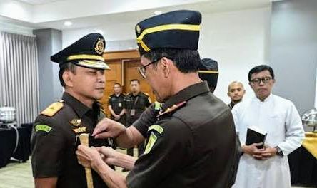 Kepala Kejati Jabar Hermon Dekristo saat melantik Pejabat baru. (Foto IST)