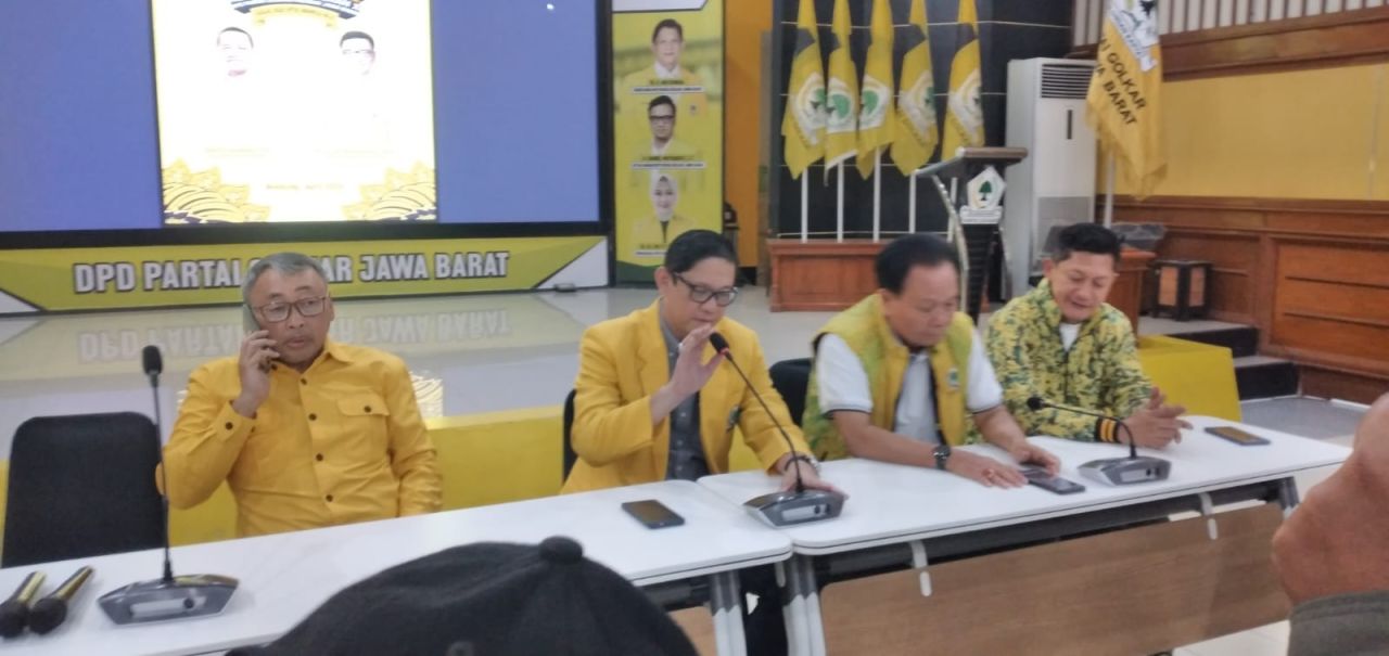 Sekjen DPD Golkar Jabar M.Q Iswara, di Aula DPD Golkar usai rapat kecil panitia Musda, Selasa (31/4/2026).